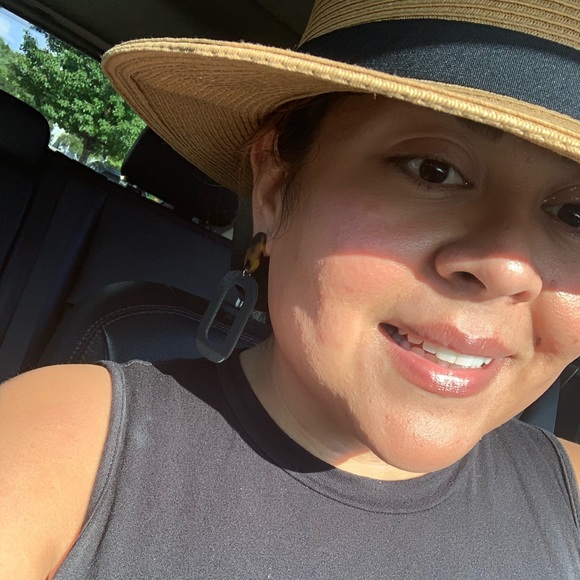 Meet Your Posher - Picture 4 of 4